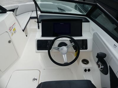 2021 Sea Ray SPX 210 Outboard - Photo 8