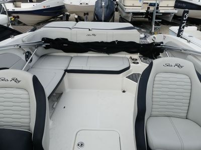 2021 Sea Ray SPX 210 Outboard - Photo 10