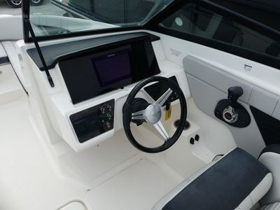 2021 Sea Ray SPX 210 Outboard - Photo 7