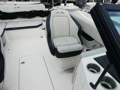 2021 Sea Ray SPX 210 Outboard - Photo 11