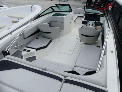 2021 Sea Ray SPX 210 Outboard - Photo 6
