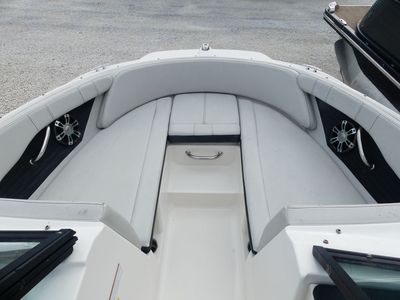 2021 Sea Ray SPX 210 Outboard - Photo 12