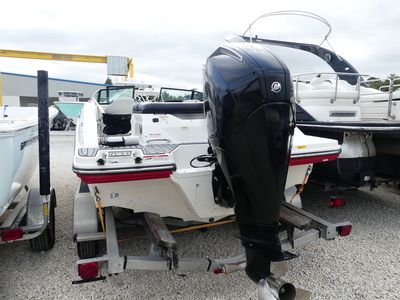 2021 Sea Ray SPX 210 Outboard - Photo 3