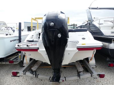 2021 Sea Ray SPX 210 Outboard - Photo 4