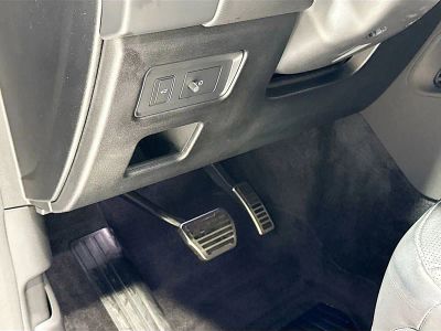 2023 Land Rover Discovery — photo 10 view