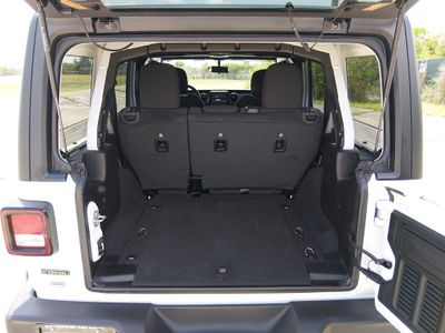 2023 Jeep Wrangler - Photo 11