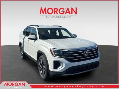 2026 Volkswagen Atlas 2.0T SE w/Technology in White Pearl — front three-quarter view