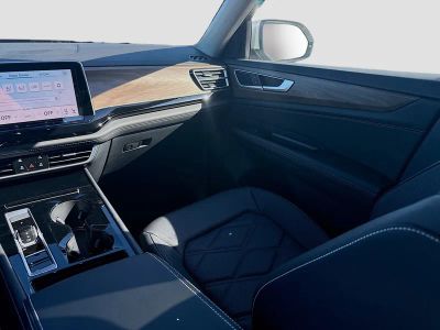 2026 Volkswagen Atlas — photo 18 view