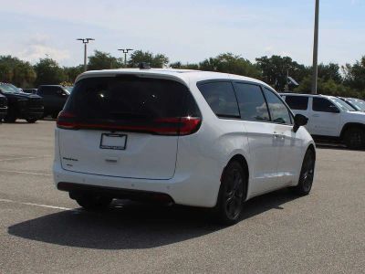 2026 Chrysler Pacifica — side profile view