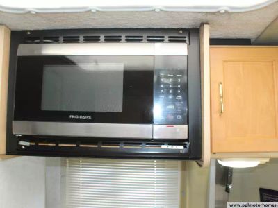 2002 Winnebago 22FD - Photo 17