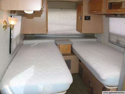 2002 Winnebago 22FD - Photo 7