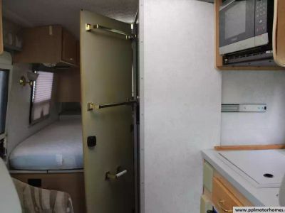 2002 Winnebago 22FD - Photo 27