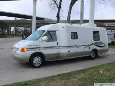 2002 Winnebago 22FD - Photo 2