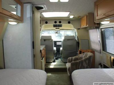 2002 Winnebago 22FD - Photo 6
