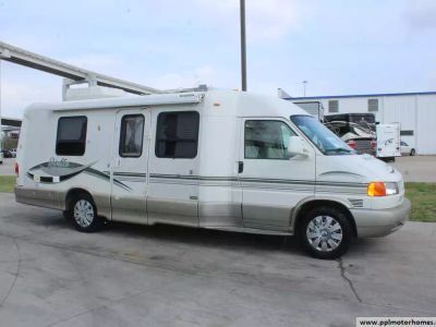 2002 Winnebago 22FD - Photo 1