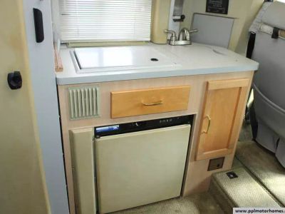 2002 Winnebago 22FD - Photo 16