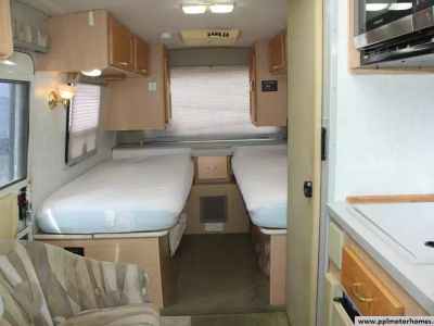 2002 Winnebago 22FD - Photo 5
