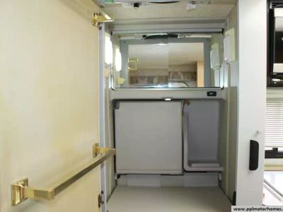 2002 Winnebago 22FD - Photo 12