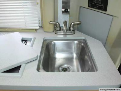 2002 Winnebago 22FD - Photo 20