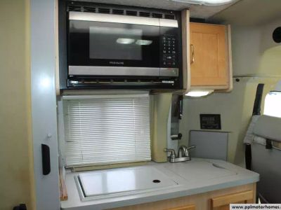 2002 Winnebago 22FD - Photo 15