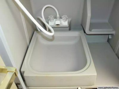 2002 Winnebago 22FD - Photo 14