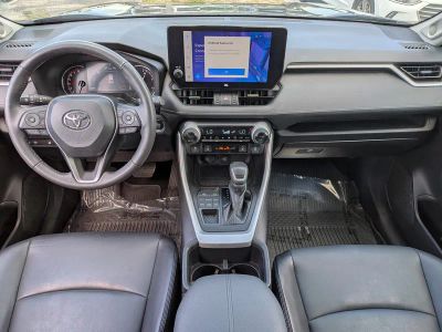 2023 Toyota RAV4 — photo 17 view