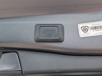 2023 Toyota RAV4 — photo 14 view