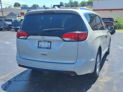 2020 Chrysler Pacifica — side profile view