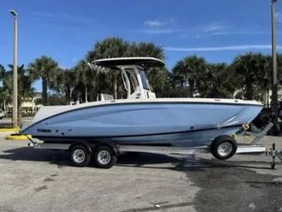 2026 Yamaha Boats 255 FSH Sport E — front three-quarter view