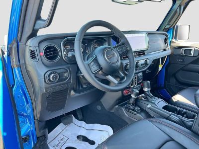 2026 Jeep Gladiator — photo 9 view