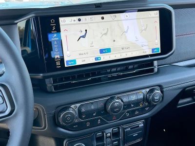 2026 Jeep Gladiator — photo 16 view