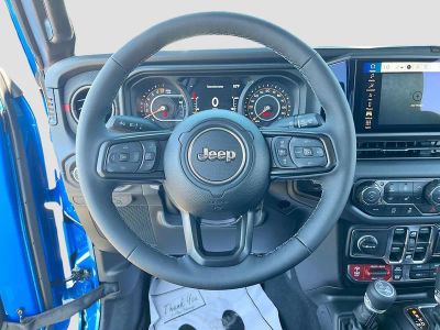 2026 Jeep Gladiator — photo 11 view