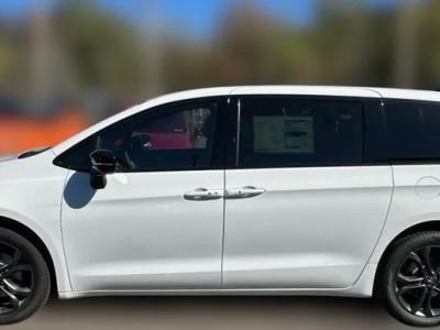 2026 Chrysler Pacifica — rear three-quarter view
