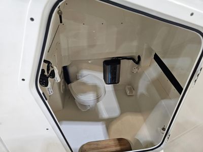 2025 Boston Whaler 280 Dauntless - Photo 12