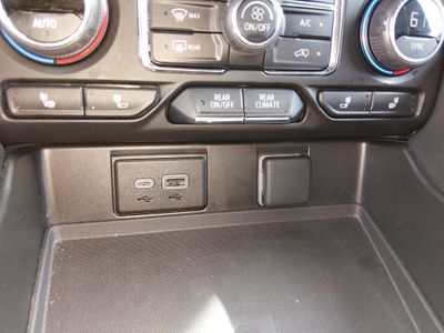 2024 Chevrolet Suburban — photo 19 view