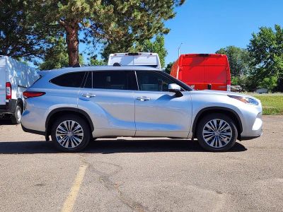 2021 Toyota Highlander — side profile view