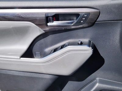 2021 Toyota Highlander — detail view