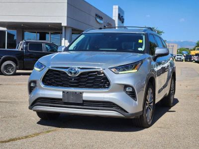 2021 Toyota Highlander — rear three-quarter view