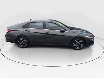 2024 Hyundai Elantra — photo 8 view