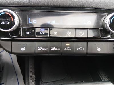 2024 Hyundai Elantra — photo 18 view