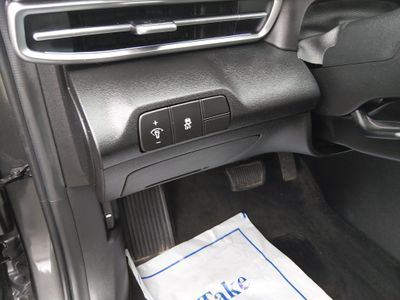2024 Hyundai Elantra — photo 13 view