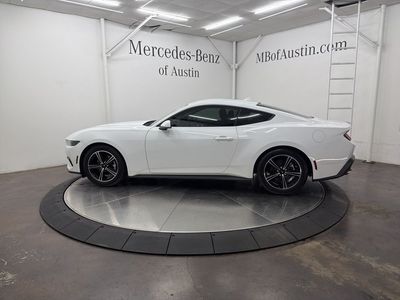 2025 Ford Mustang - Photo 4