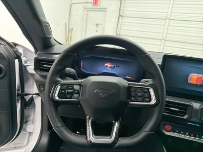 2025 Ford Mustang - Photo 16