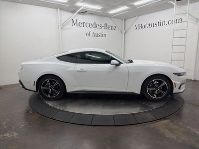 2025 Ford Mustang - Photo 8