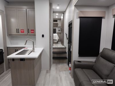 2026 Grand Design Momentum G-Class - Photo 6