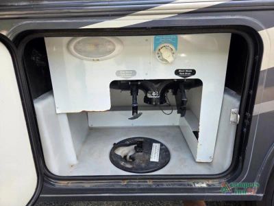 2014 Winnebago Vista — photo 16 view