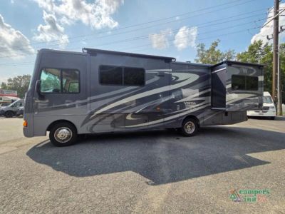 2014 Winnebago Vista — photo 7 view