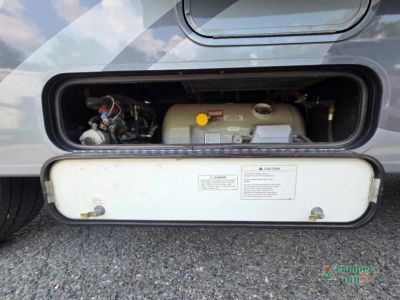 2014 Winnebago Vista — photo 18 view