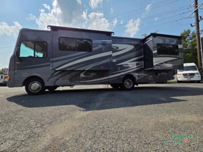 2014 Winnebago Vista — photo 9 view