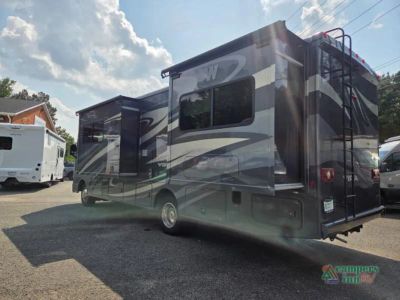 2014 Winnebago Vista — engine compartment view